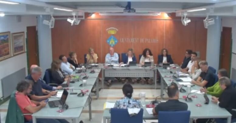 El ple de Palamós coincideix en la lluita contra l'ocupació però rebutja la moció de Vox