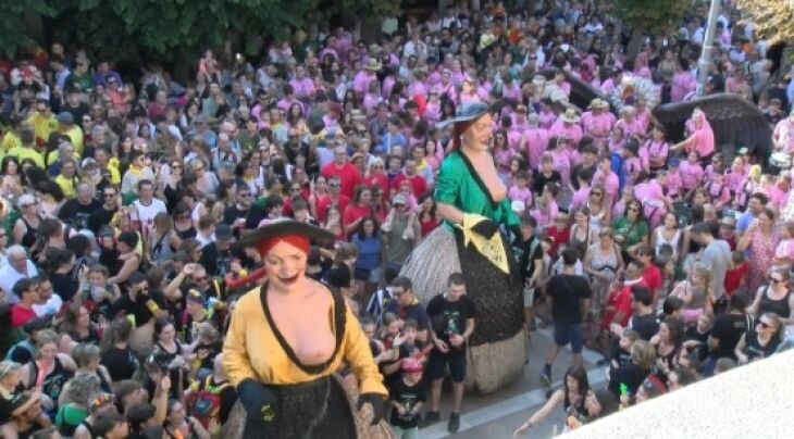 El pregó i el trencament del càntir donen l’inici a la festa major de la Bisbal