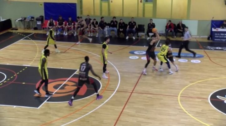 El Sol Gironès Bisbal Bàsquet cau contra el Llíria i continua en zona de perill (55-76)