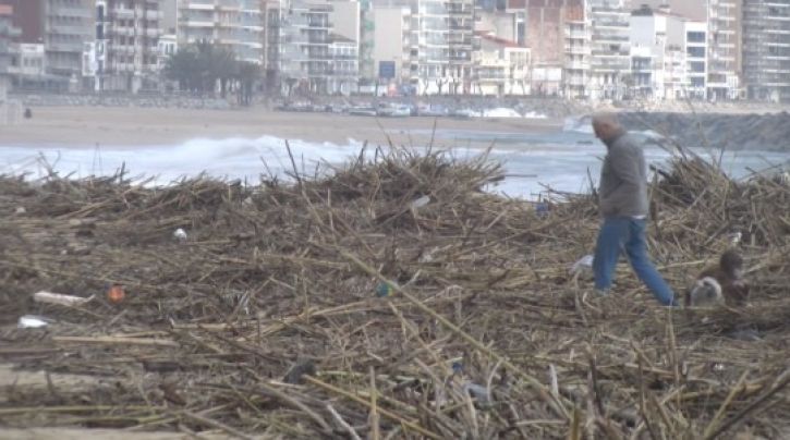 El temporal Harry castiga el litoral del Baix Empordà amb fortes afectacions a les platges