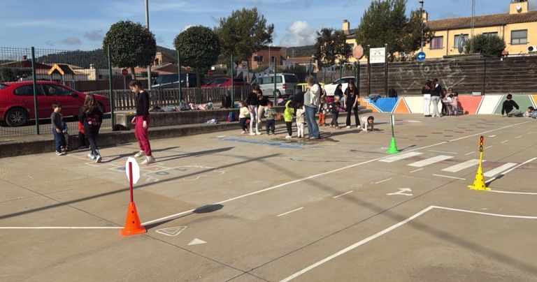 Els alumnes de 6è creen els jocs del nou parc infantil de Vall-llobrega