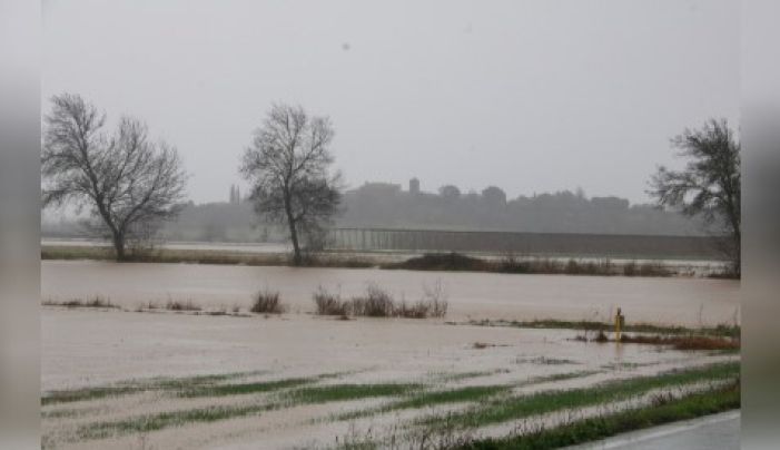 Els Bombers rescaten diversos conductors que creuaven rieres