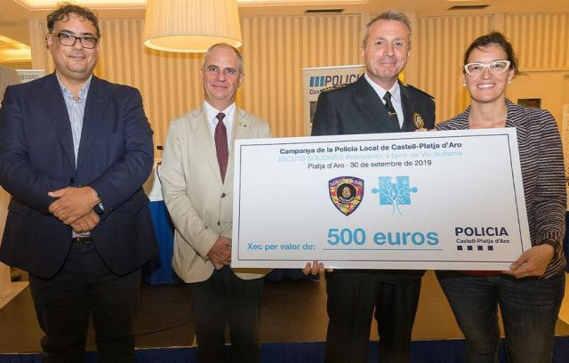 Els escuts solidaris de la Policia Local de Castell-Platja d'Aro recapten 1.200 euros