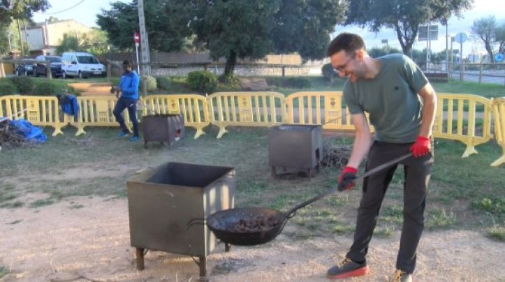 Esclanyà celebra una Castanyada familiar amb música, castanyes i tradició
