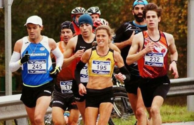 Jenny Spinck (CA Santa Cristina), campiona de Catalunya de mitja marató