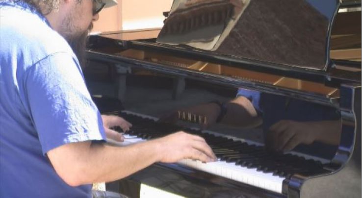 La Bisbal celebra dissabte el Dia de la Música amb 3 pianos al carrer