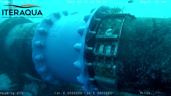 La brida de mitja tona que ha reparat l’emissari de Castell