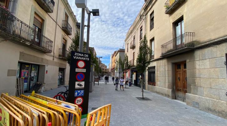 La càmera per restringir l’accés de vehicles al nucli antic de la Bisbal ja funciona