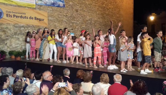 La desfilada de moda de Begur torna a donar suport a la Fundació Oncolliga Girona