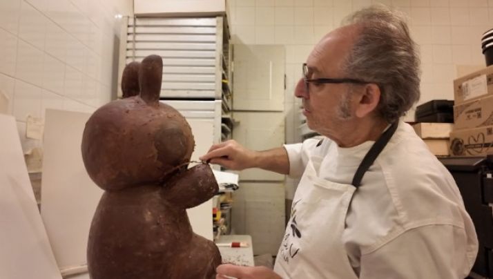La Vienesa ens explica com prepara la mona gegant d'aquesta Setmana Santa