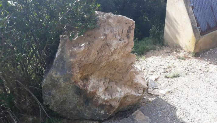 L’accés al Castell de Begur queda tallat per una esllavissada