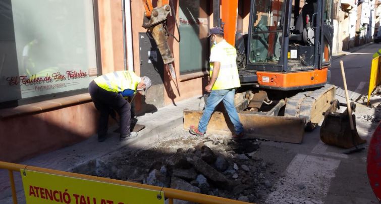 L’Ajuntament de Palamós inicia l'arranjament de la vorera del carrer de Pere Joan