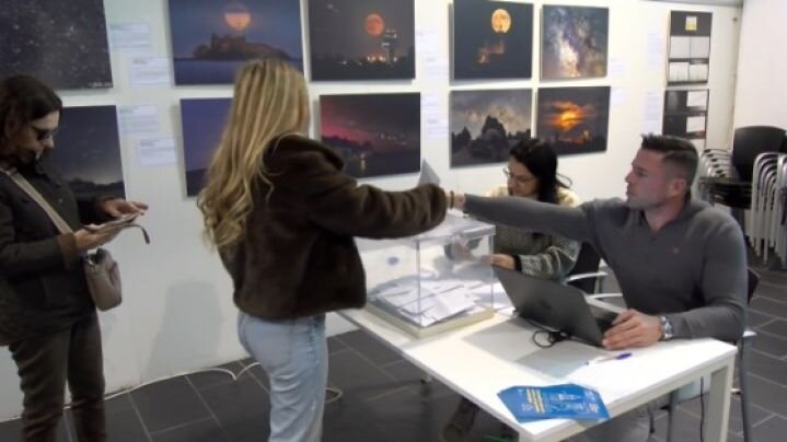 Matí de votació a la Biblioteca de Palamós