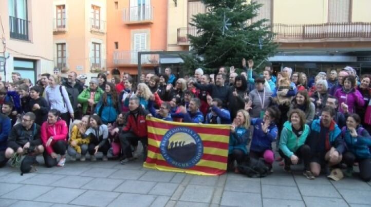 Més d’un centenar de persones participen en la caminada solidària de Begur per la Marató