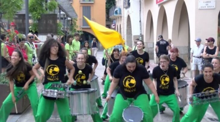 Música, riures i molta festa a la 12a Timbalada Ganxona