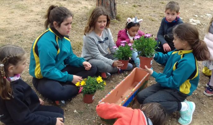 Nens i nenes de l'escola d’Esclanyà i del parvulari de Begur celebren el Dia de la Terra