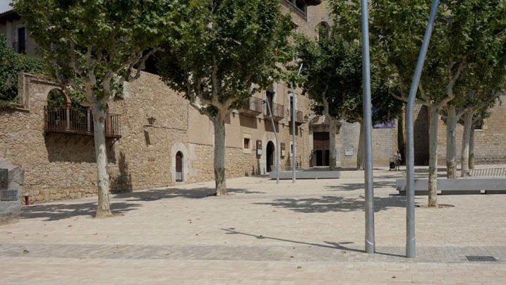 Obert el remodelat passeig de l'Església de Torroella