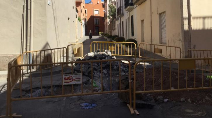 Obres de canvi de paviment als carrers Cervantes i Horta d'en Fina de Palafrugell
