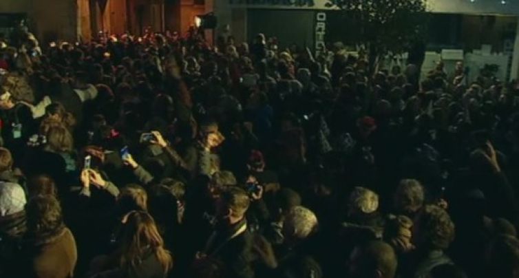 Palafrugell celebra el Cap d'Any amb festa, sardanes i el primer bany