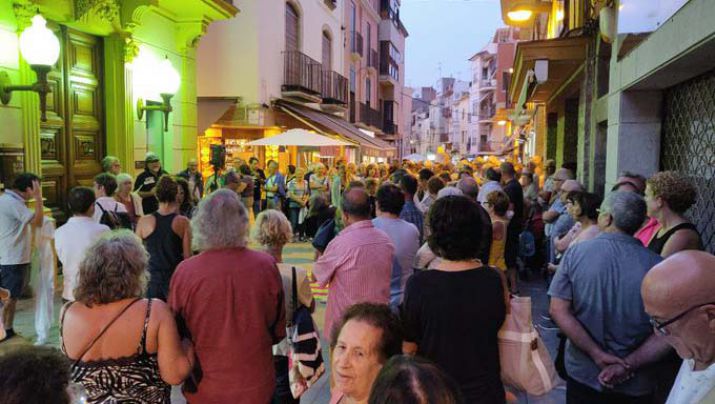 Palamós surt al carrer en suport a Lluís Puig i Roser Huete
