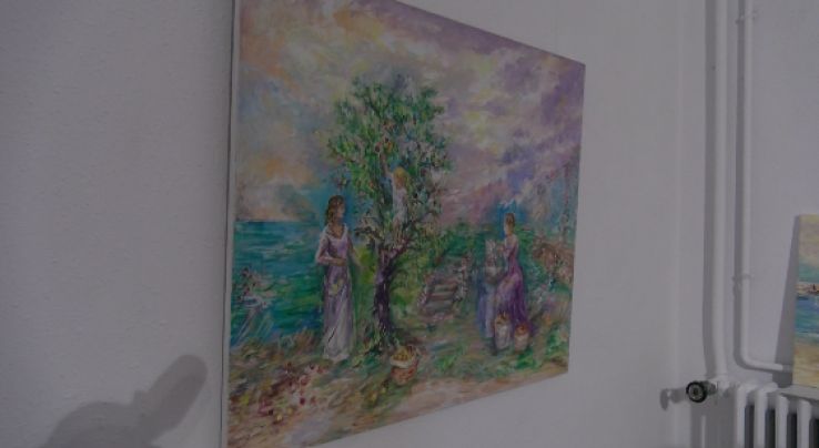 Rosa Agenjo evoca Sant Feliu de Guíxols a través de la pintura amb 'Passeig vora el mar'