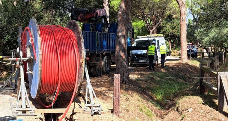 Soterren una línia elèctrica de dos quilòmetres al parc natural del Montgrí