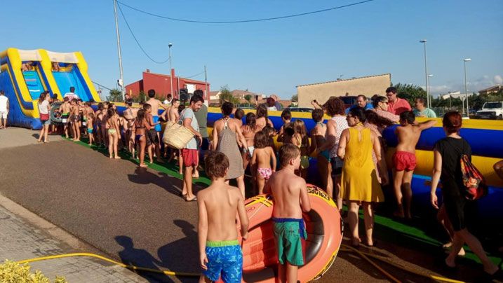 Teatre i tobogan aquàtic a la Festa Major d'Ullà