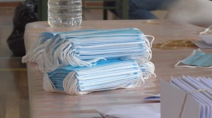 Tornar a ser obligatori portar mascaretes a centres sanitaris i residències