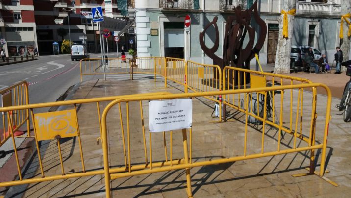 Tractament antilliscant a les voreres del Pont Nou de La Bisbal