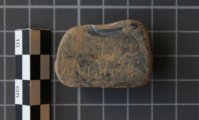 Troben una peça d'alt valor arqueològic al Poblat Íber d'Ullastret