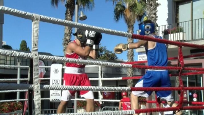 Un ring de boxa al centre de Platja d’Aro promociona una gran vetllada esportiva