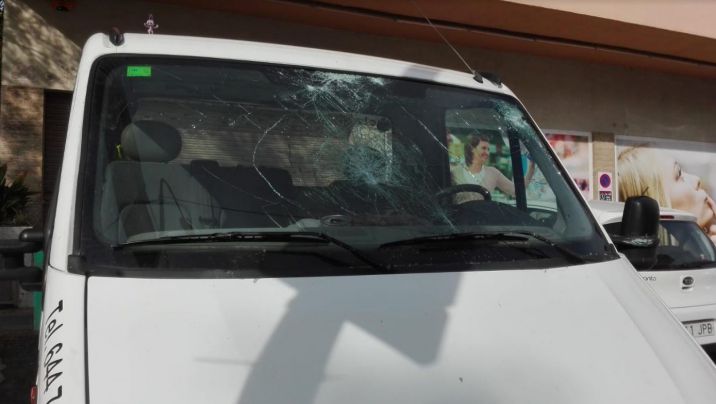 Uns brètols trenquen vidres de cotxes la nit de Halloween a Castell d'Aro